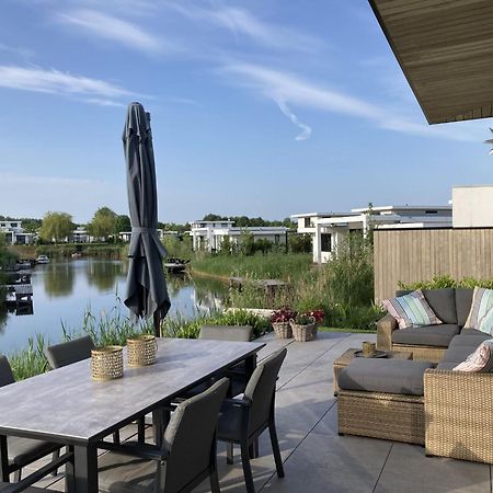 Family Villa With Garden And Jetty Zeewolde Bagian luar foto
