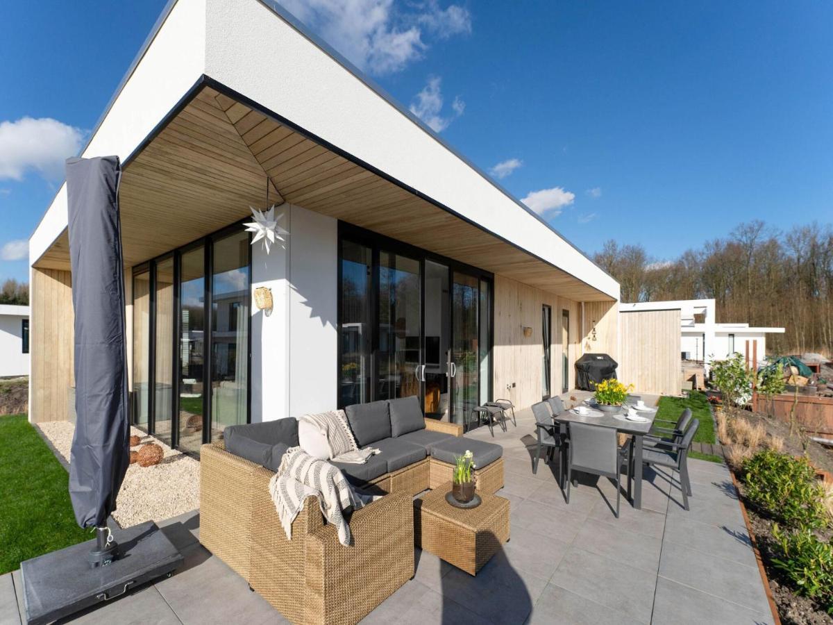 Family Villa With Garden And Jetty Zeewolde Bagian luar foto