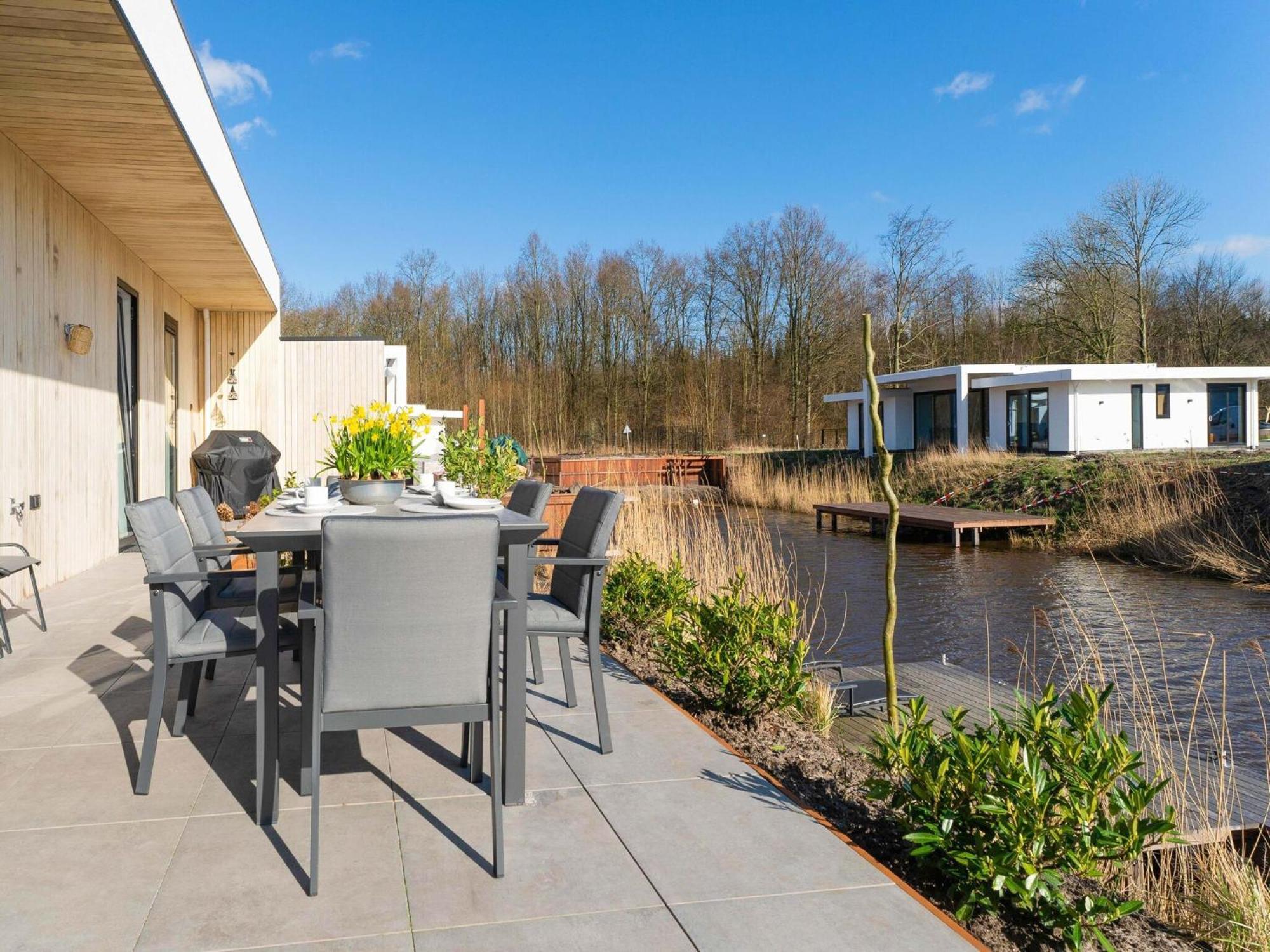 Family Villa With Garden And Jetty Zeewolde Bagian luar foto