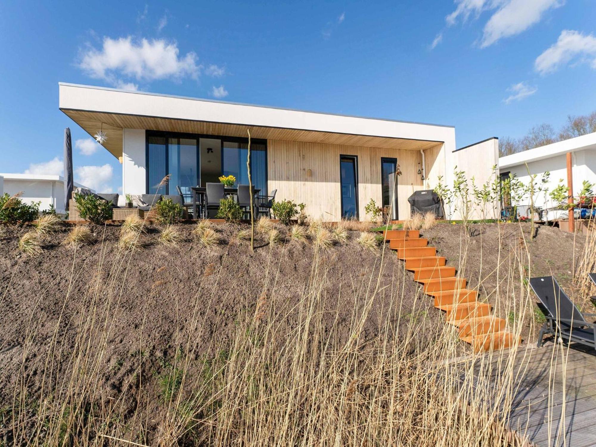 Family Villa With Garden And Jetty Zeewolde Bagian luar foto